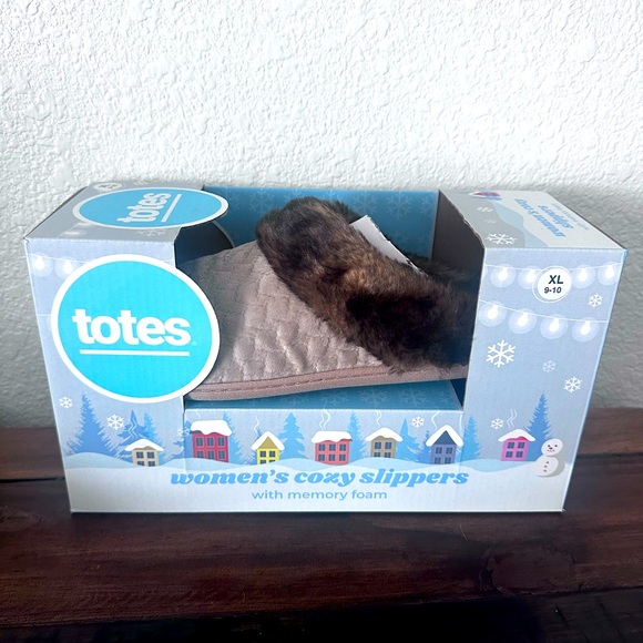New Totes Slippers - Picture 1 of 3